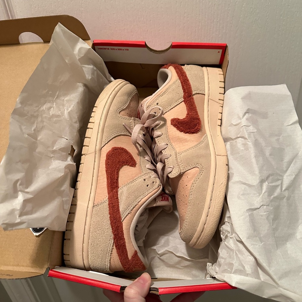 Women’s Nike Dunk Low 10.5